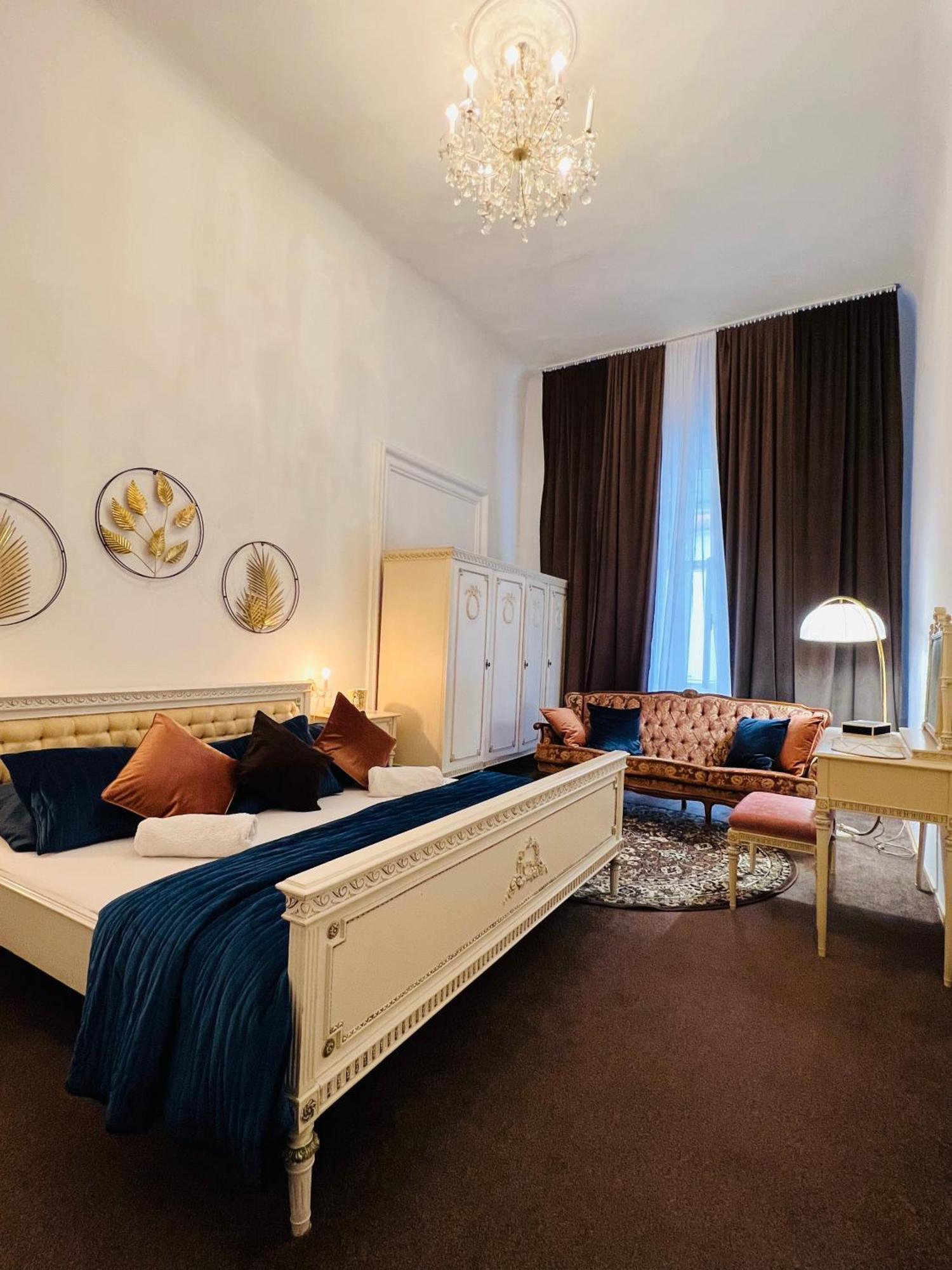 Csaky Palace Bratislava 1 Apartment Bagian luar foto