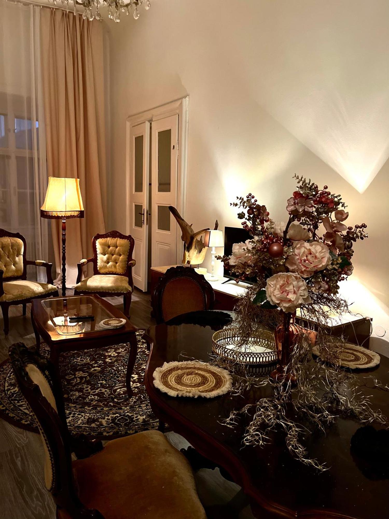 Csaky Palace Bratislava 1 Apartment Bagian luar foto